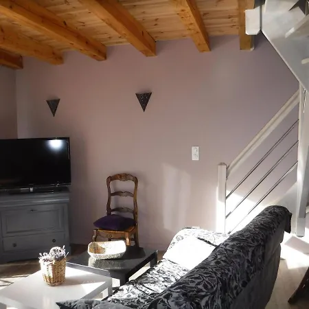 Semesterbostad Lou Saltret *